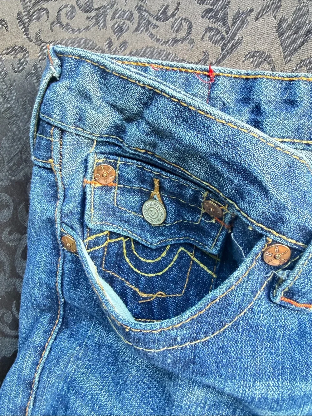 True Religion JOEY limited embroidered jeans
Size 29 inseam 33” - Picture 5 of 8
